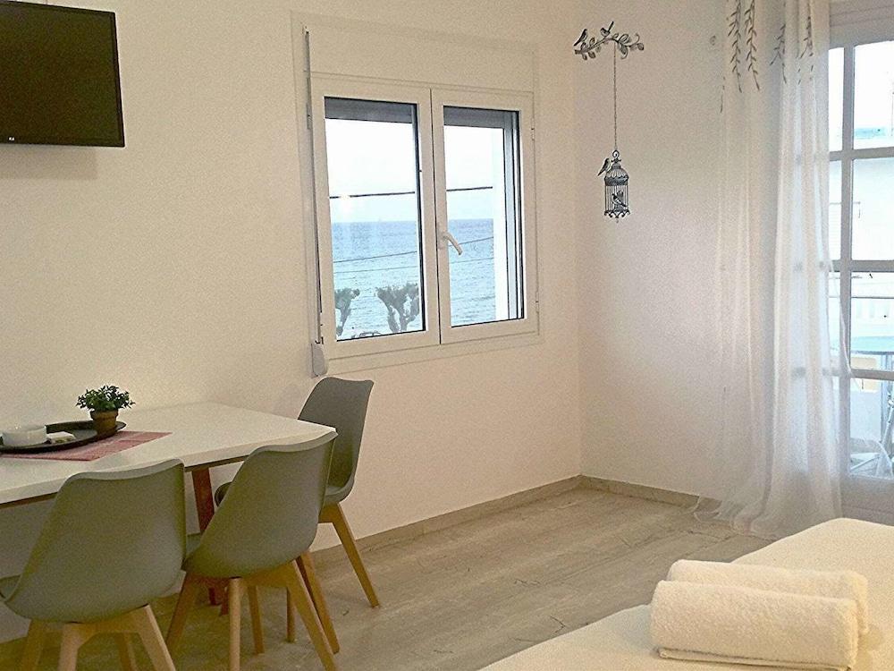 Crown Apartments كاليفيس المظهر الخارجي الصورة