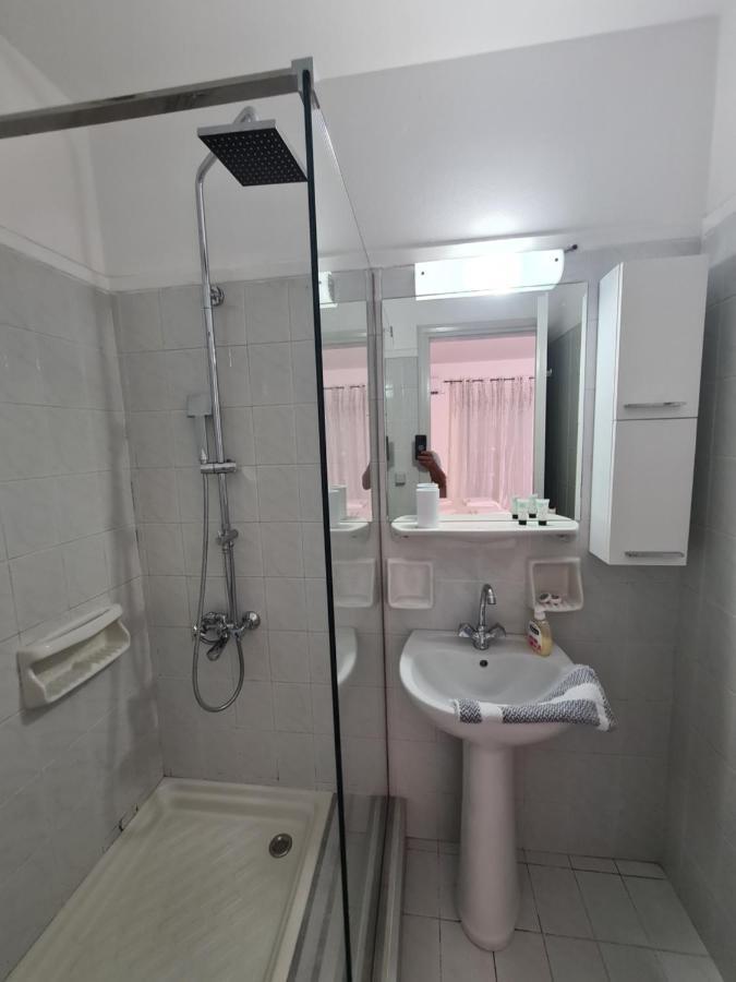 Crown Apartments كاليفيس المظهر الخارجي الصورة