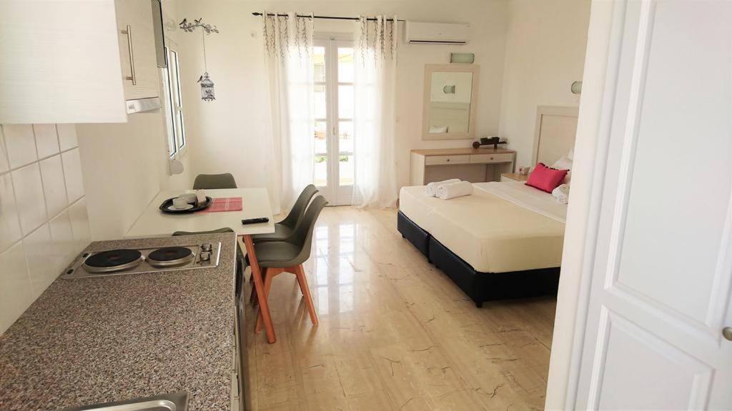 Crown Apartments كاليفيس المظهر الخارجي الصورة