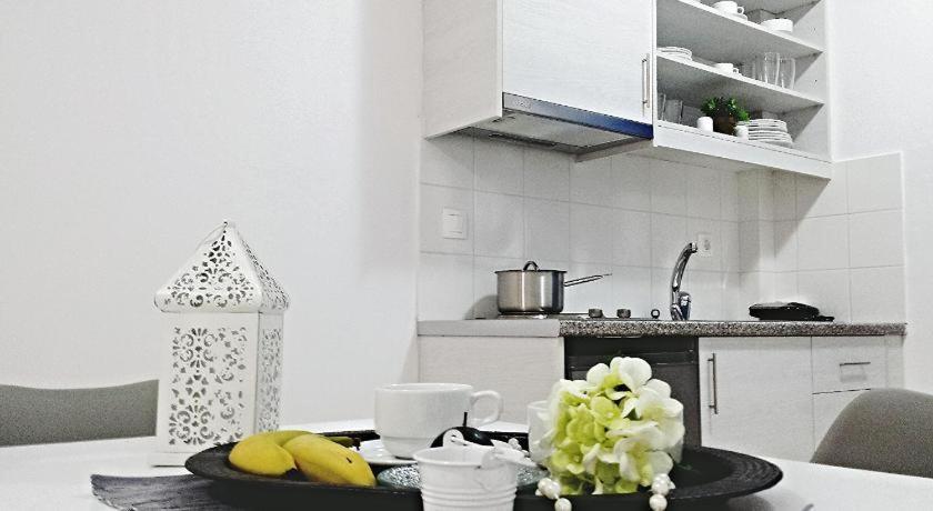 Crown Apartments كاليفيس المظهر الخارجي الصورة