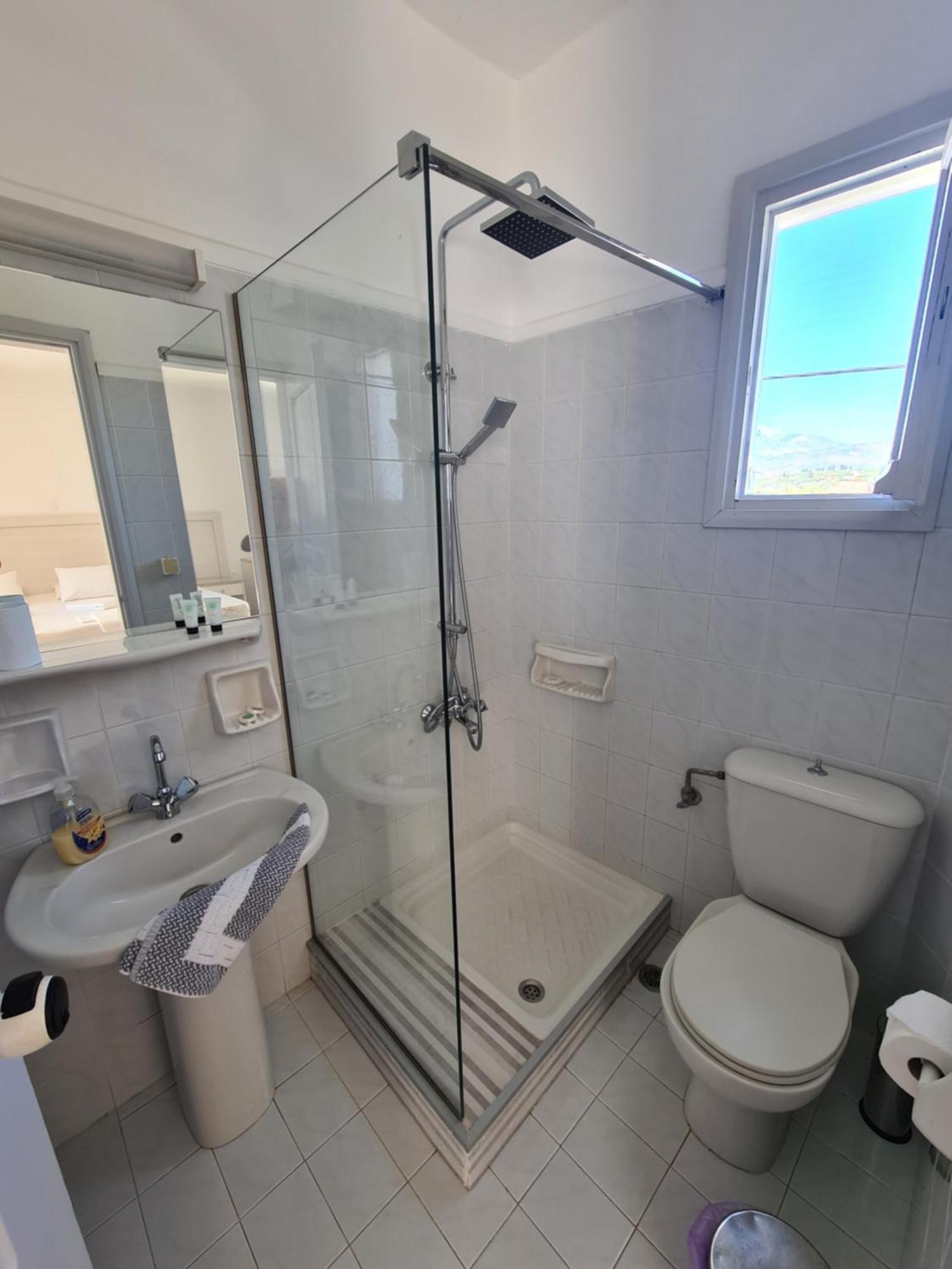Crown Apartments كاليفيس المظهر الخارجي الصورة