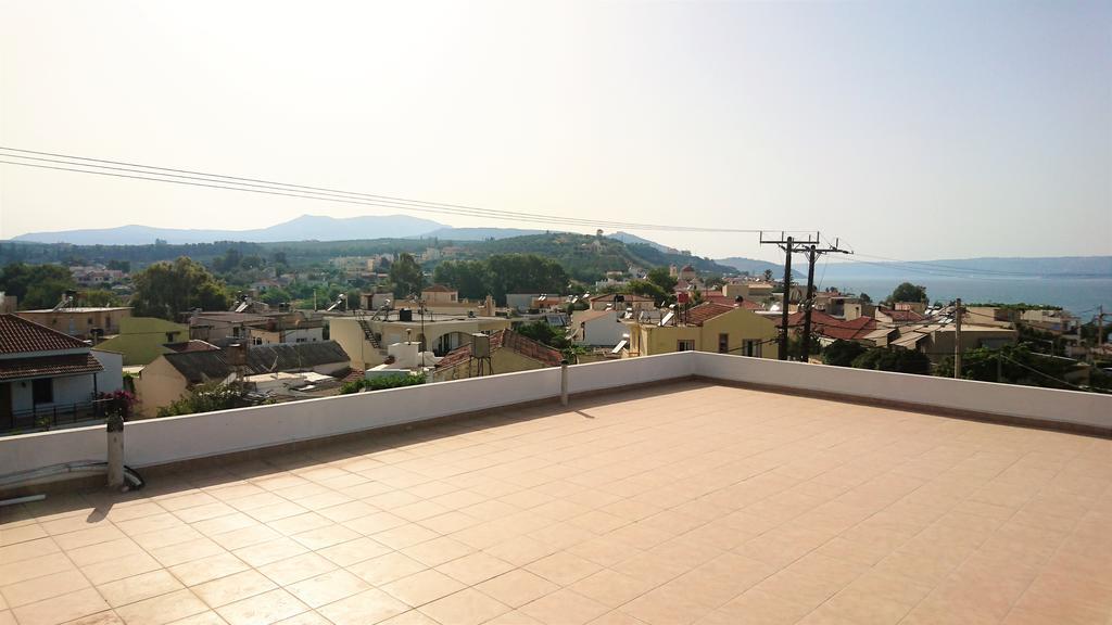 Crown Apartments كاليفيس المظهر الخارجي الصورة