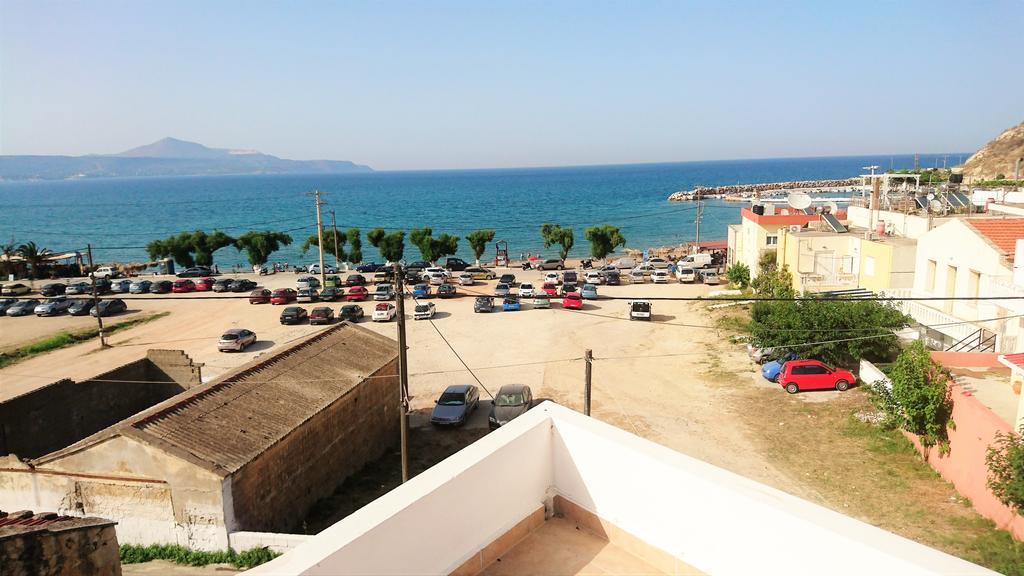 Crown Apartments كاليفيس المظهر الخارجي الصورة