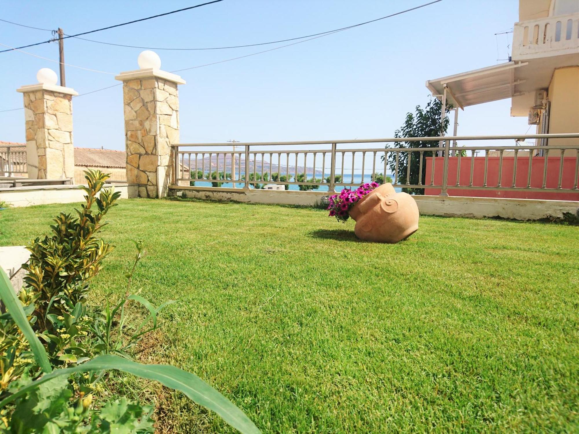 Crown Apartments كاليفيس المظهر الخارجي الصورة