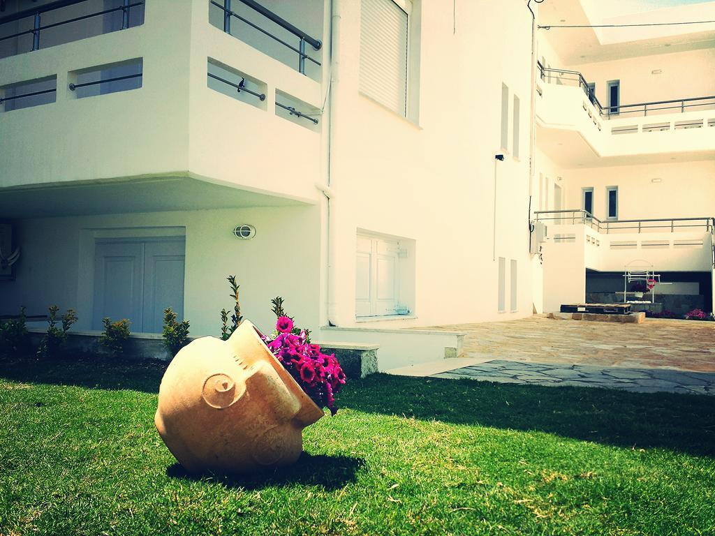 Crown Apartments كاليفيس المظهر الخارجي الصورة