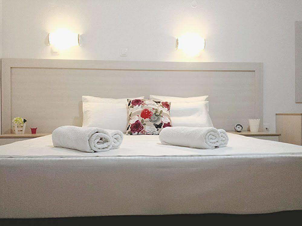 Crown Apartments كاليفيس المظهر الخارجي الصورة