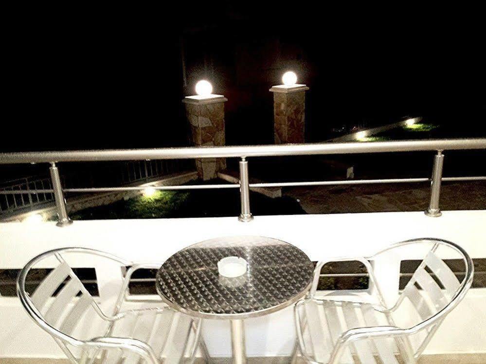 Crown Apartments كاليفيس المظهر الخارجي الصورة