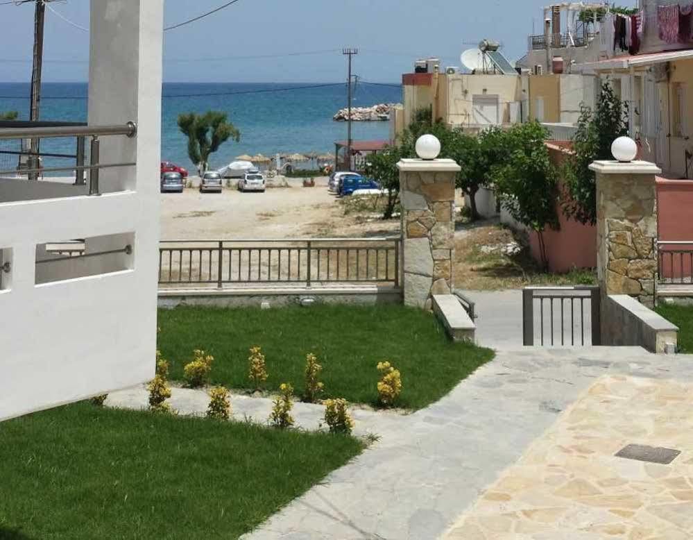 Crown Apartments كاليفيس المظهر الخارجي الصورة