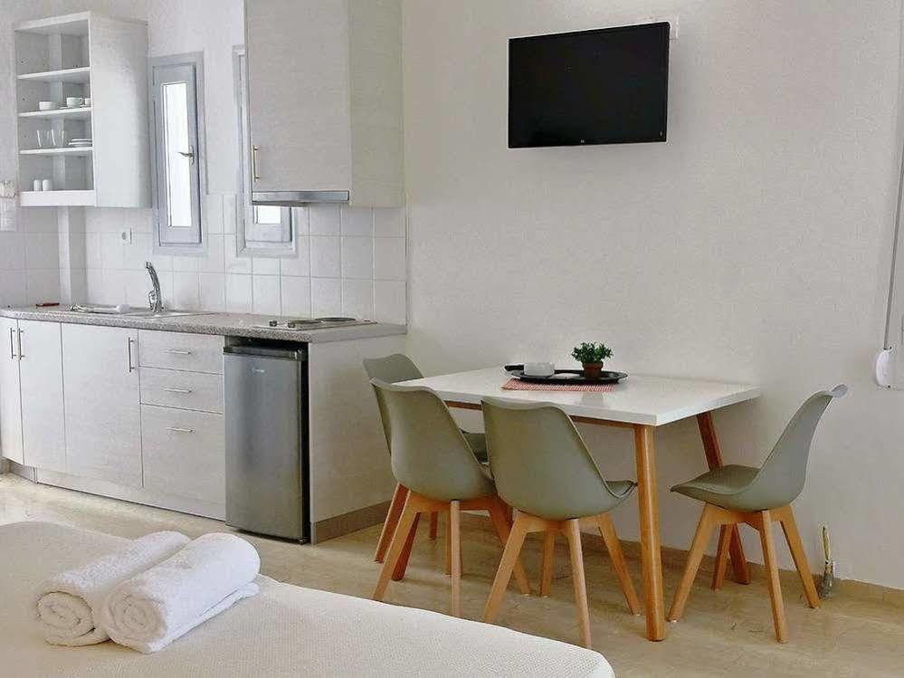 Crown Apartments كاليفيس المظهر الخارجي الصورة