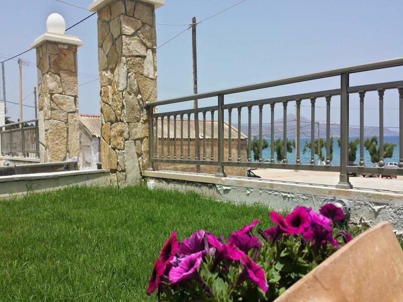 Crown Apartments كاليفيس المظهر الخارجي الصورة