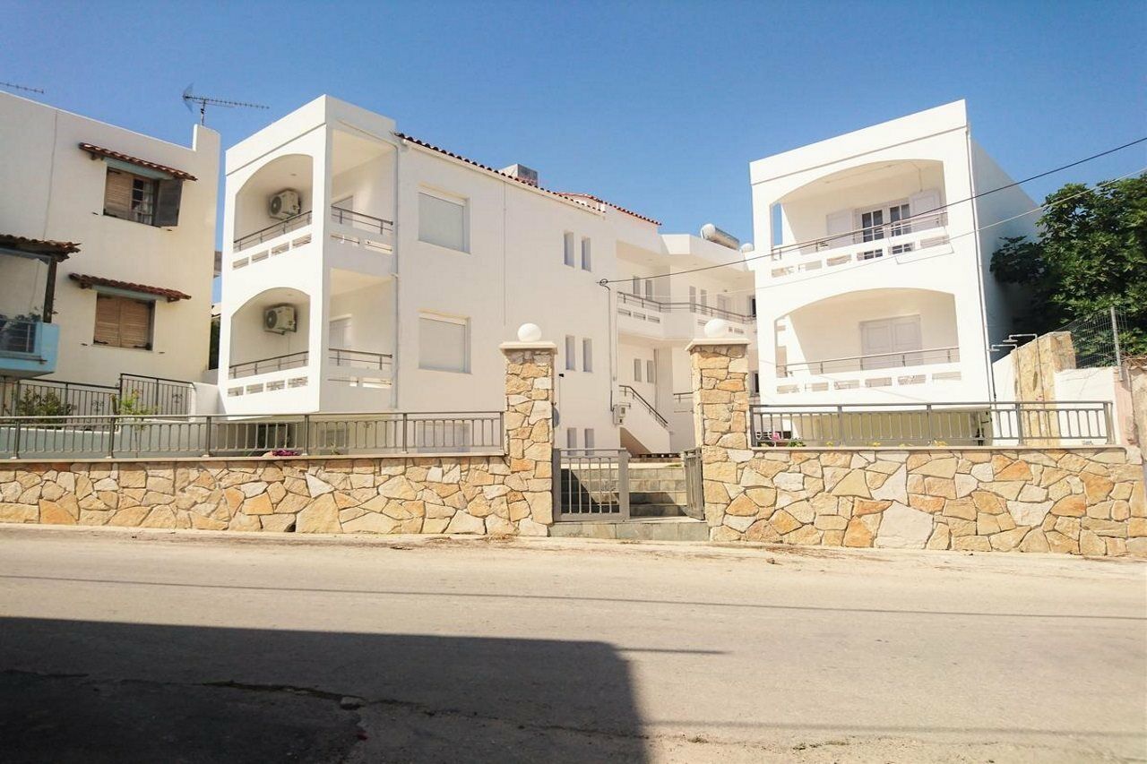 Crown Apartments كاليفيس المظهر الخارجي الصورة