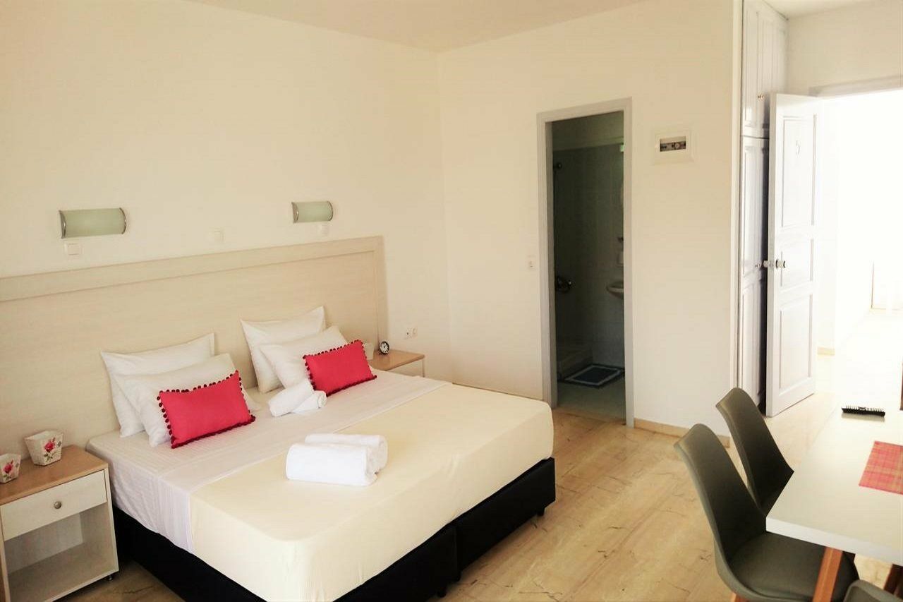 Crown Apartments كاليفيس المظهر الخارجي الصورة